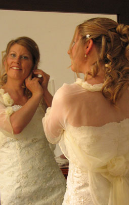 Perlenbesticktes Brautkleid